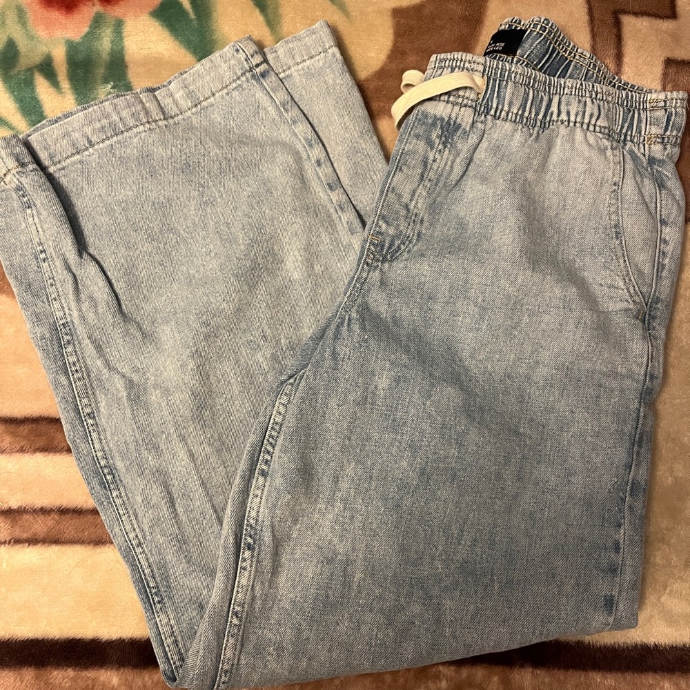Wide leg pull on Women’s Jean